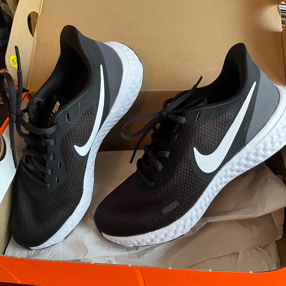 Nike Black and White Running Shoes